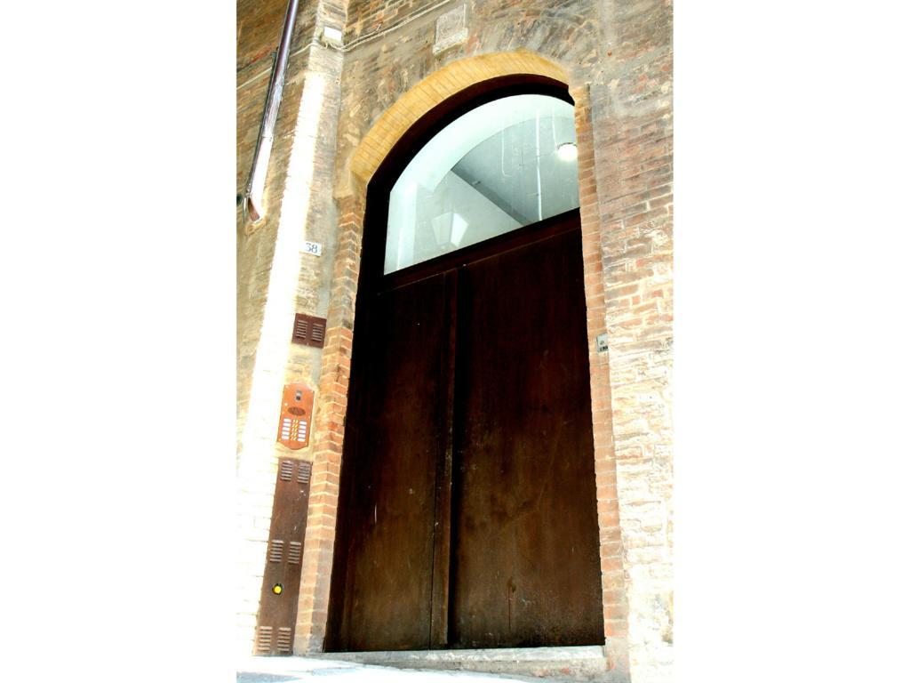 Il Tolomei - Central In The Middle Of Main Street Siena Room photo