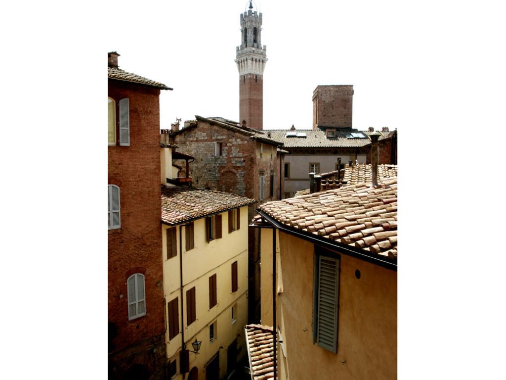 Il Tolomei - Central In The Middle Of Main Street Siena Room photo