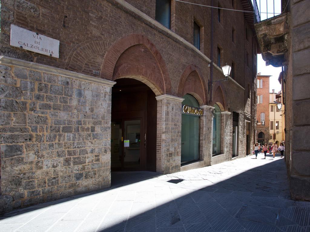 Il Tolomei - Central In The Middle Of Main Street Siena Room photo